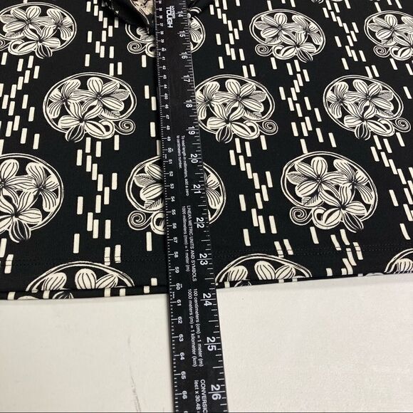 LIZ CLAIBORNE WOMAN,Top,Black & Tan,Size 2X,Cowl Neck, floral,3/4 length sleeves - Picture 3 of 8